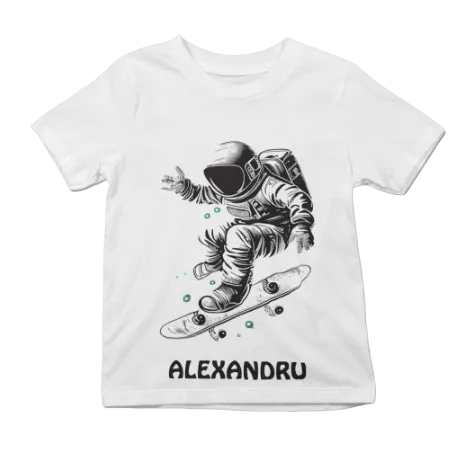 Tricou "Astronaut pe skateboard" personalizat cu nume