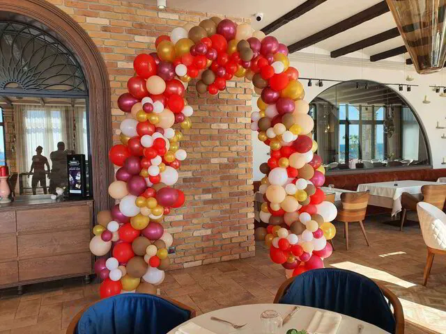Арка от балони за ресторант Годзила