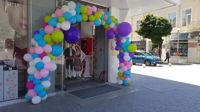 Арка от балони за ресторант Годзила