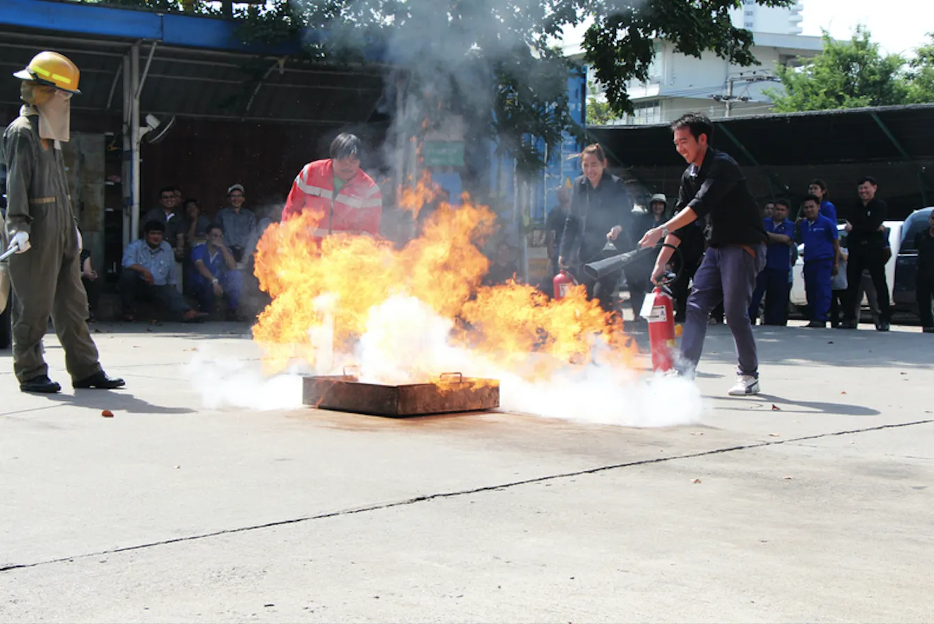Firefighting Table Top Training WHY BASIC FIREFIGHTING TRAINING IS ESSENTIAL FOR WORKPLACE SAFETY
