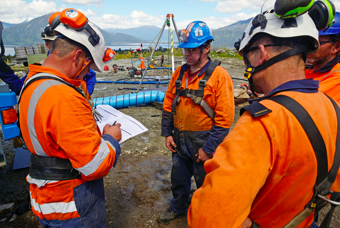 HOW TO IMPLEMENT EFFECTIVE HEALTH AND SAFETY COMMUNICATION IN THE WORKPLACE