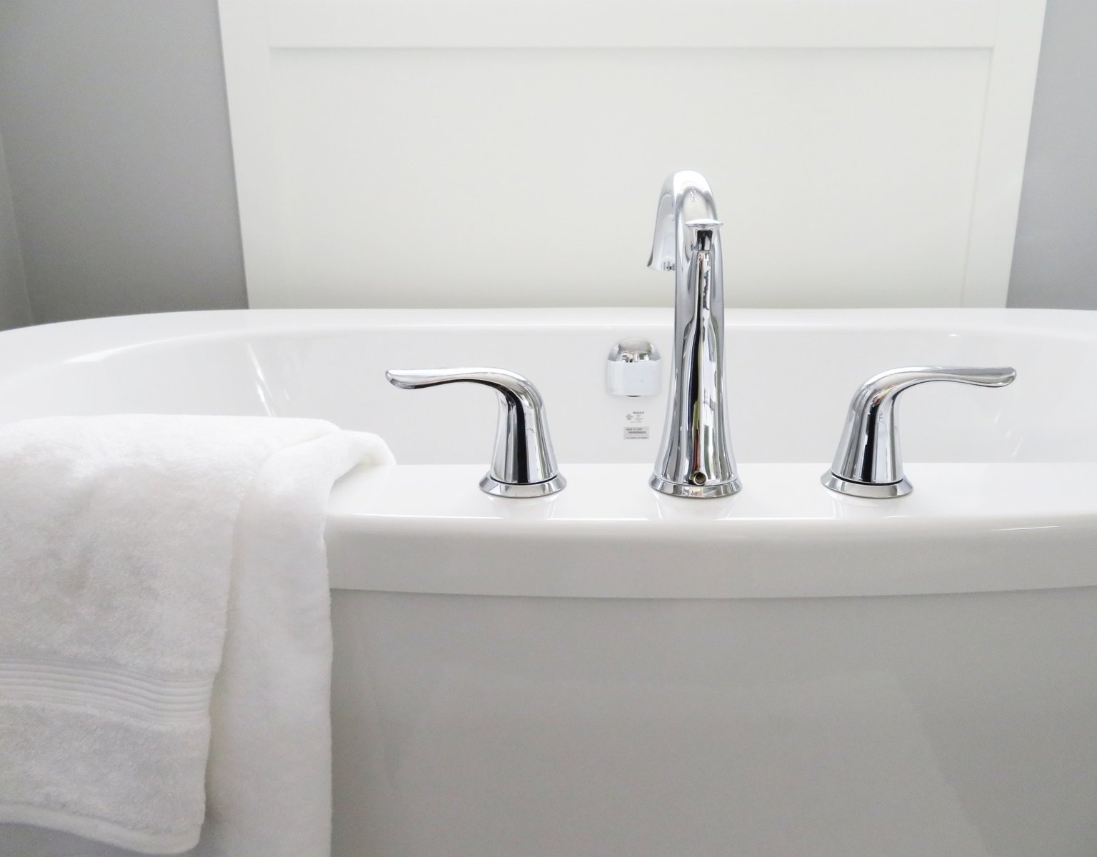 How to Fix a Leaky Bathtub Faucet: A Step-By-Step Guide