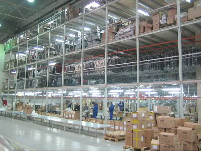 Suspended goods warehouse, multi-storey