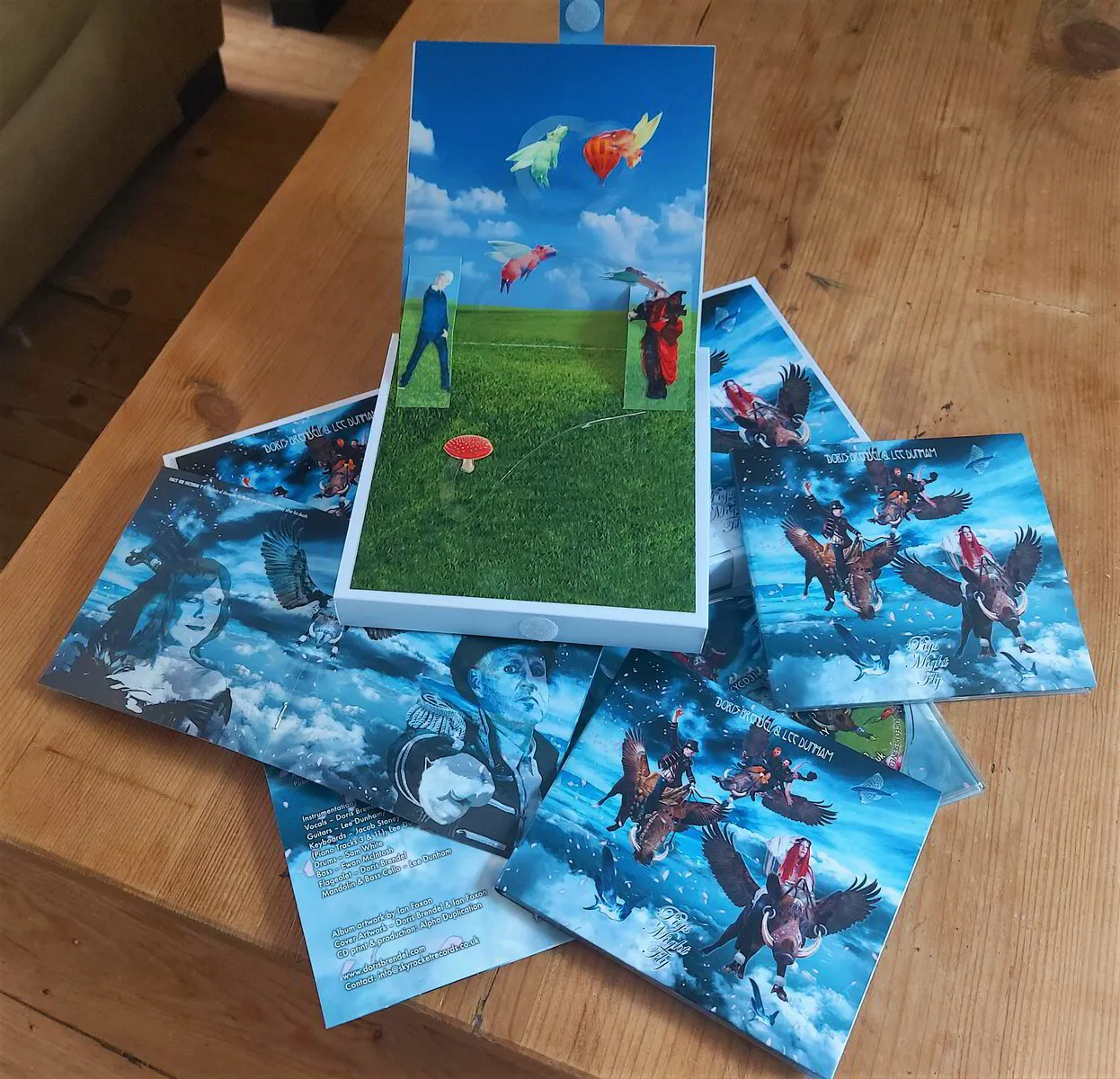 PIGS MIGHT FLY - PRESENTATION BOX
