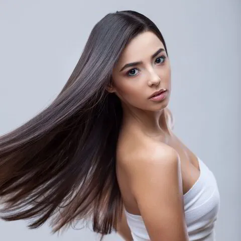 mujer guapa cabello lacio