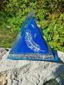 Extra kraftfull pyramid i blått och silver med Pegasus i silver