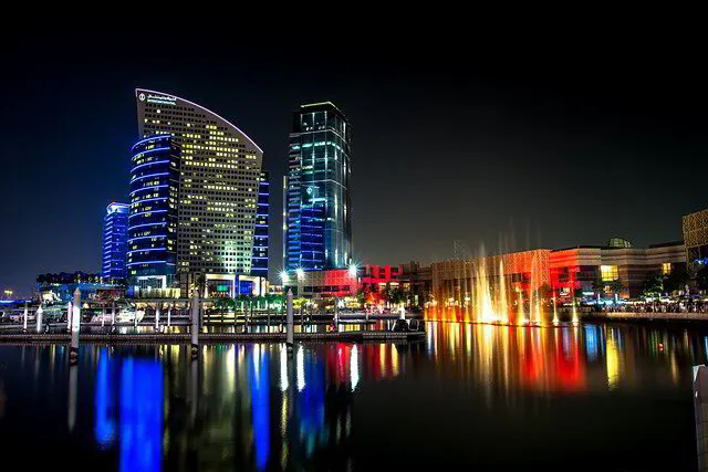 Free Zone Firma in Dubai mit Steuerfreiheit und Finanzlizenz und Operativer Lizenz