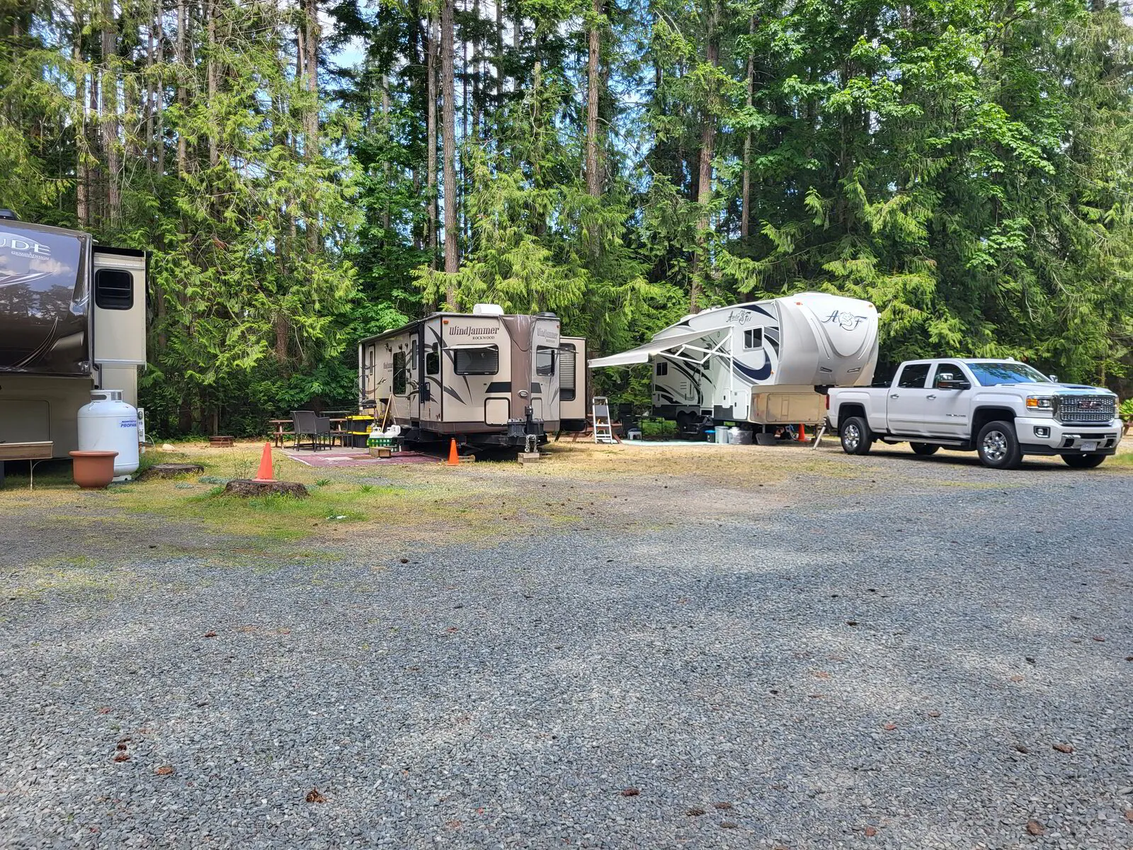 Unforgettable RV Camping at Riverbend Cottage & RV Resort in Parksville BC