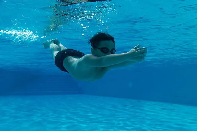Underwater Breath Holding Swim- Swimsafer Program 