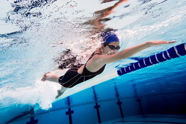 Video analysis for front crawl in adult swimming lessons