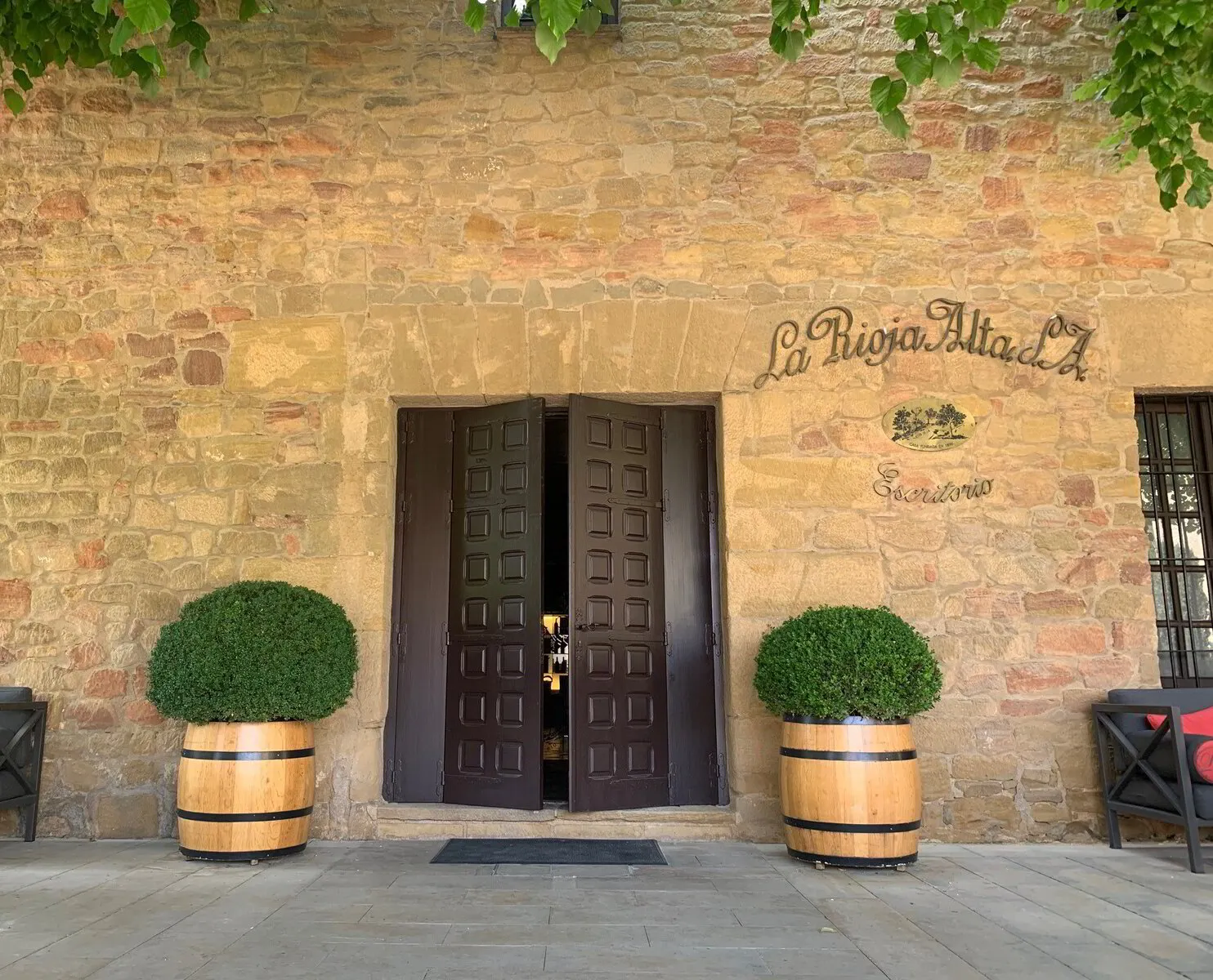 Bezoek aan het wijnstadje Haro en kwaliteitscontrole bij Bodegas La Rioja Alta