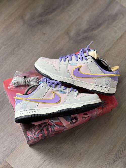 NIKE SB DUNK LOW SAORI CABALLEROS DEL ZODIACO