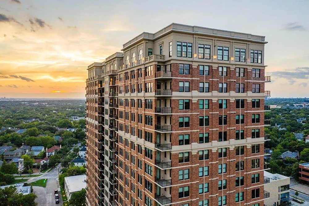 REAL ESTATE / HIGH-RISES Inside the New World of Dallas High-Rise Living