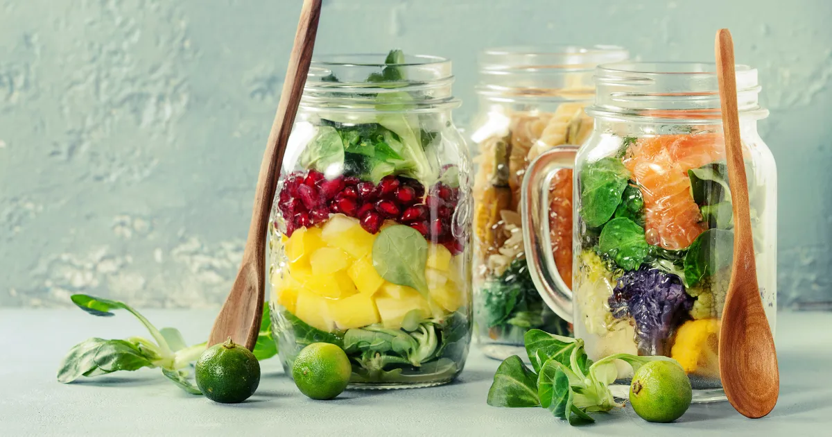 5 Mason Jar Salad Recipes for a Refreshing Summer!