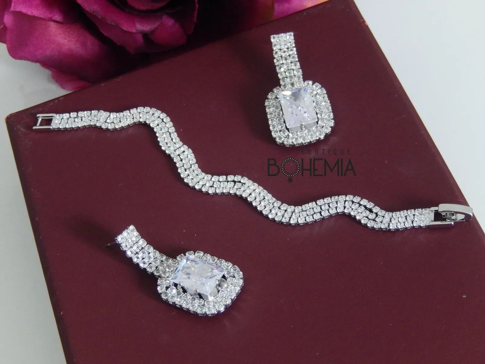 Луксозен комплект гривна на 3 реда и обеци с бели кристали цирконий ROZELA