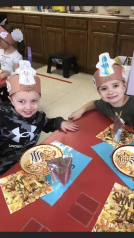 Discovery Christian School in Effingham, Preschool children at table with paper hats
