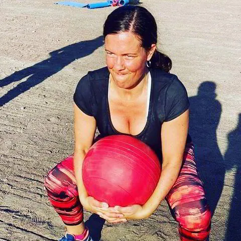 Molly Kummel tränar i squatposition