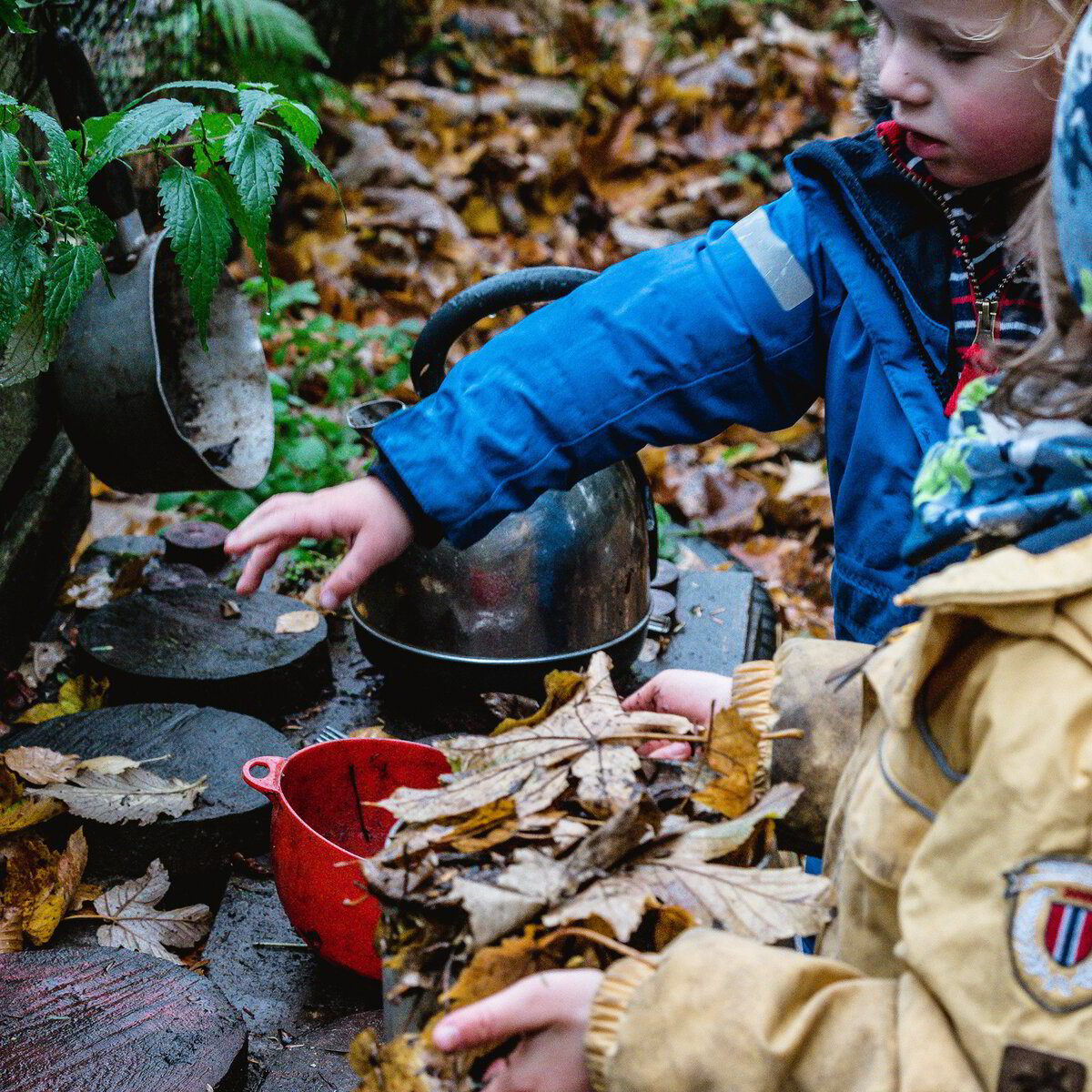 creating-a-mud-kitchen