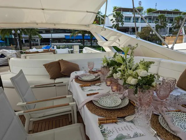 Sit Down Dining on Yacht - Yacht Dinner Party