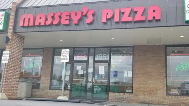 Massey's Pizza Columbus, Ohio location store front in the Beechcroft Centre on Route 161.