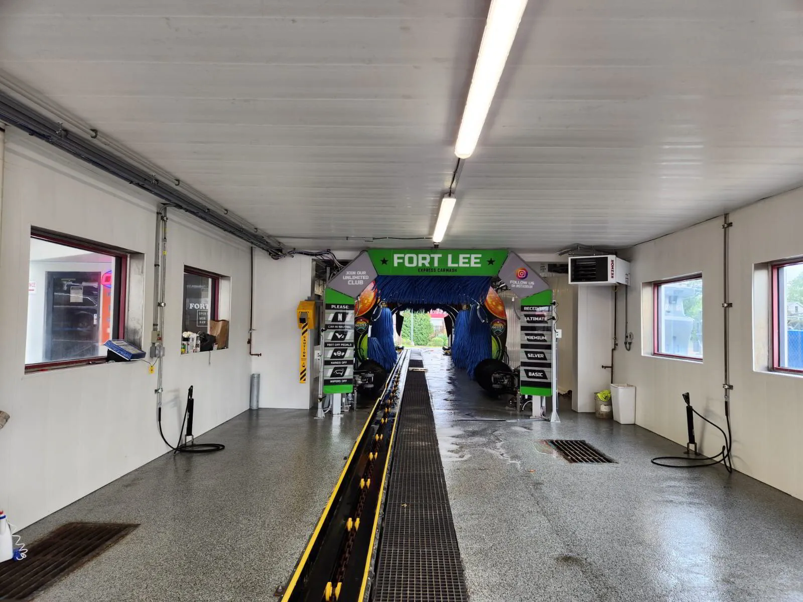 Fort Lee Car Wash - Visit Us Today and Get Your Free Wash!