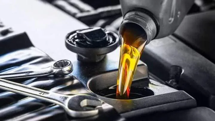 Image 7: Engine Oil Service