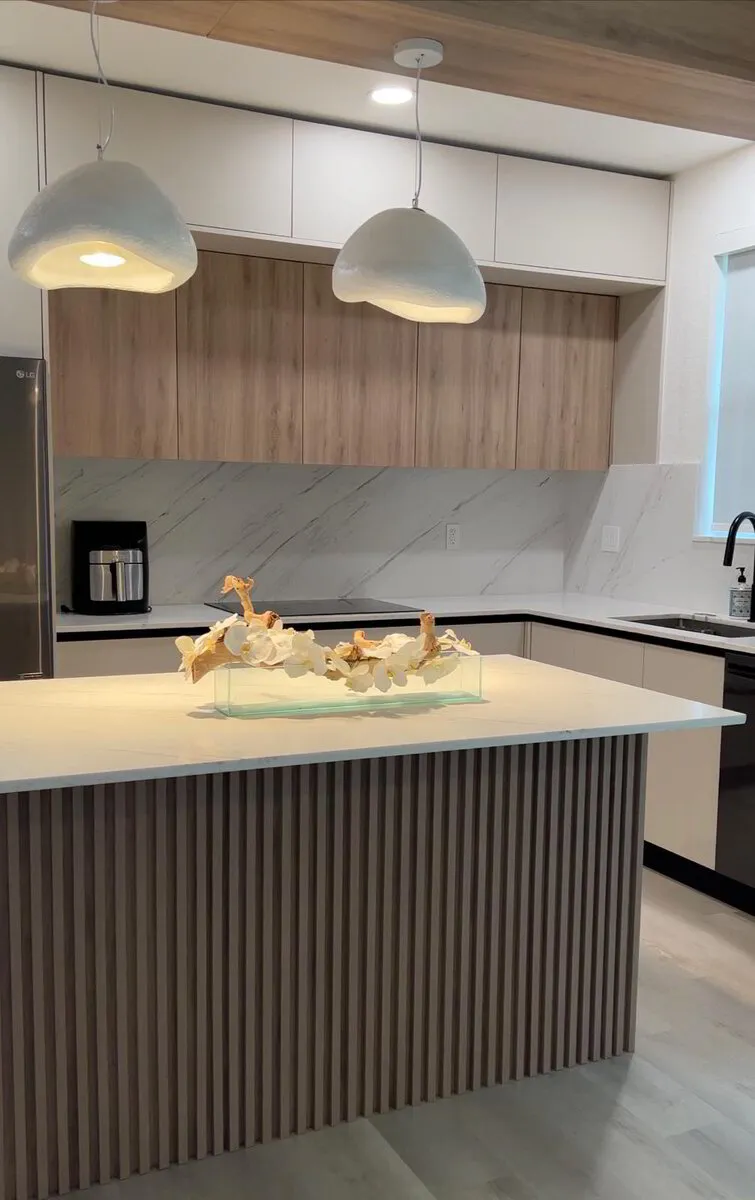 Contemporary Kitchen Remodel in Doral, FL by AM1 PROJECT - Kitchen Remodeling / High End Woodwork project photo 2