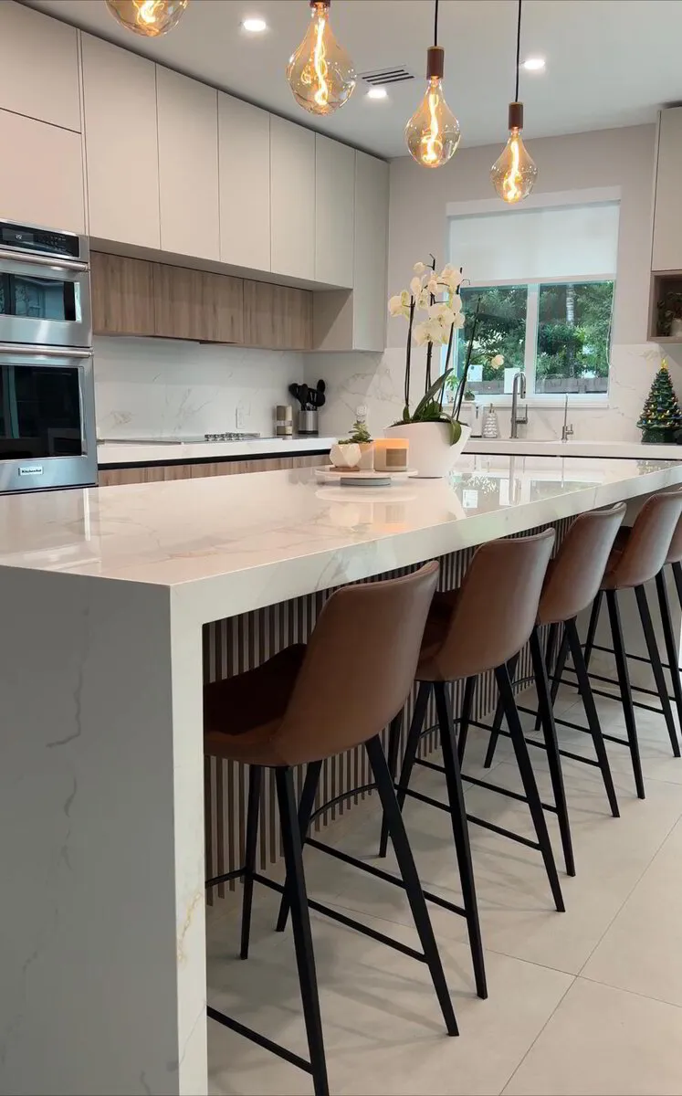 Contemporary Kitchen Remodel in Doral, FL by AM1 PROJECT - Kitchen Remodeling / High End Woodwork project photo 5