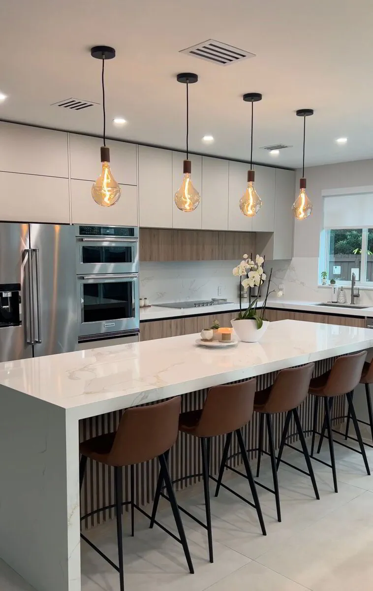 Contemporary Kitchen Remodel in Doral, FL by AM1 PROJECT - Kitchen Remodeling / High End Woodwork project photo 3