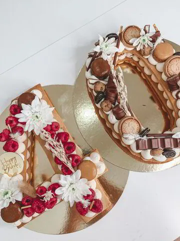 Wedding Cake, Gateaux à thème, Number Cake, Mignardises, Box évènement. Pâtissière passionnée et diplômée en 2019.