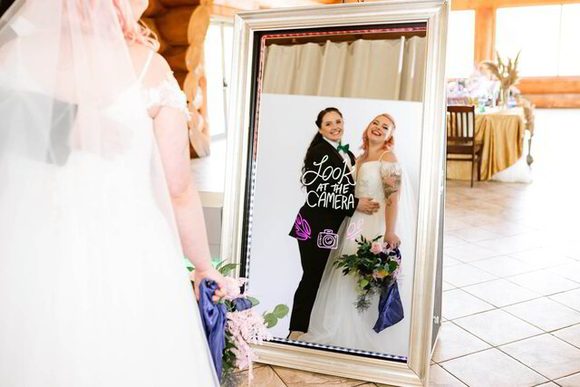 ウェディング  フォトブース  ウエスタン Luxury Photo Booth Rentals in South-Western Ontario | Picture Us