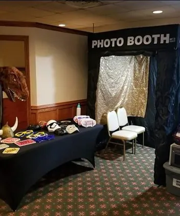 Classic Enclosed Photo Booth in Canton