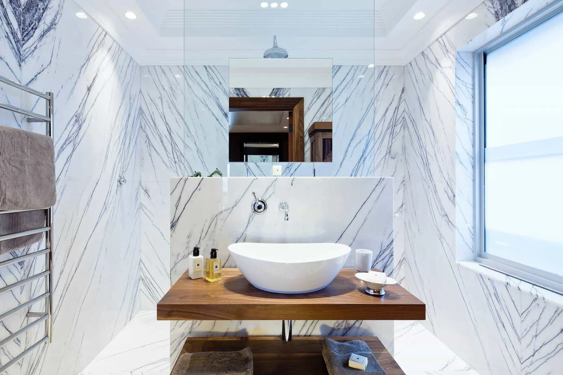 amazing use of pattern in a bathroom
