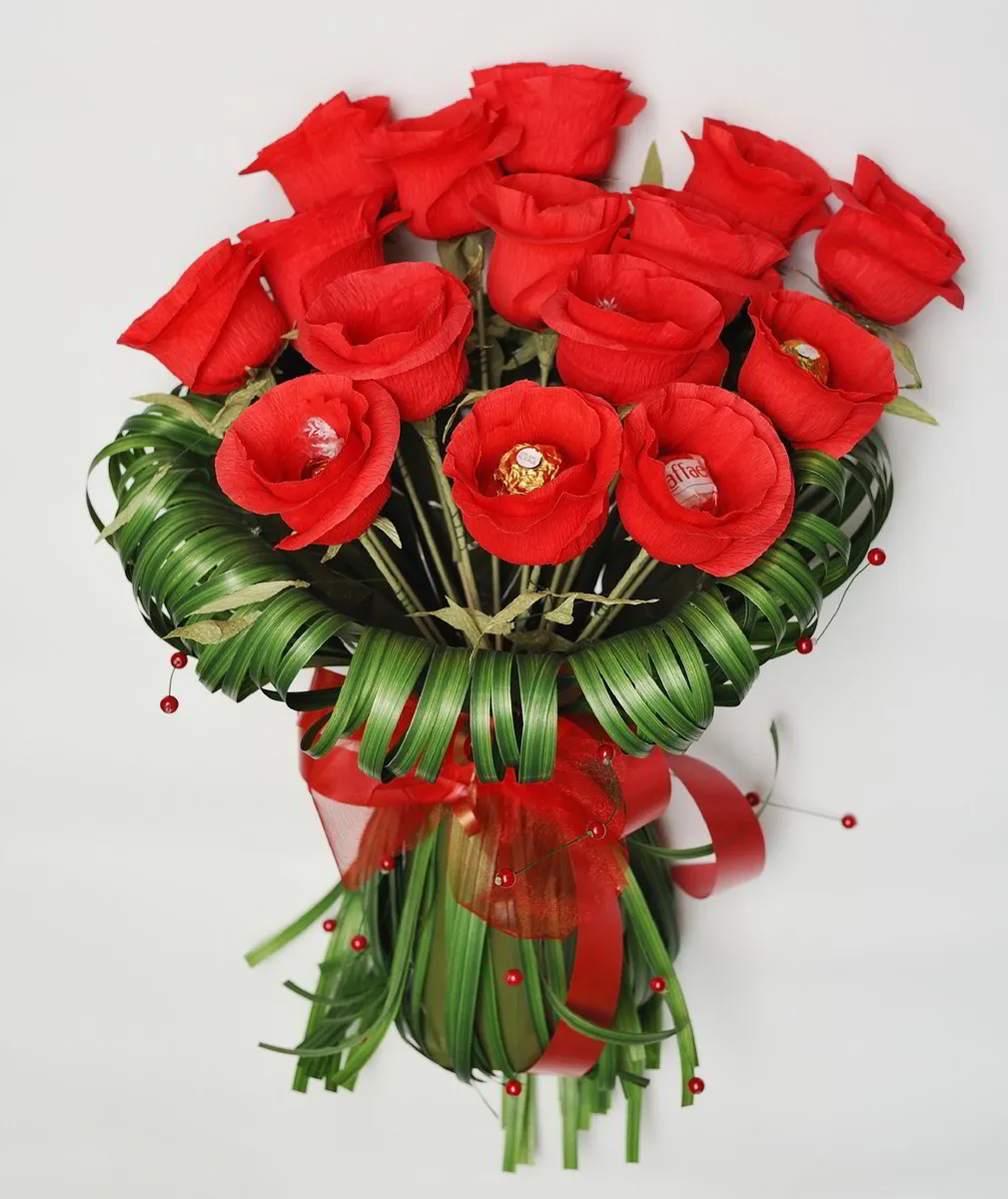 №28 Изискан букет от класически червени рози 