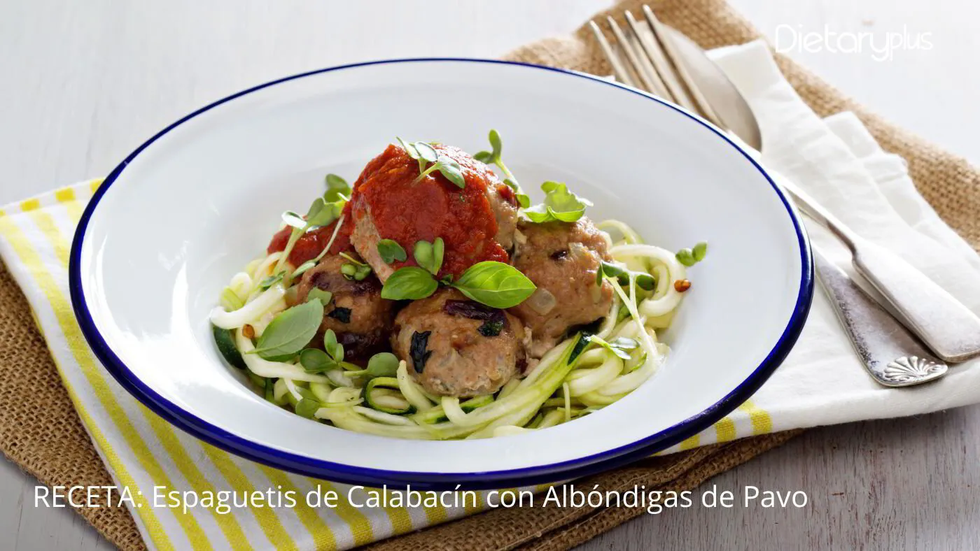 Receta espaguetis de calabacín con albóndigas de pavo