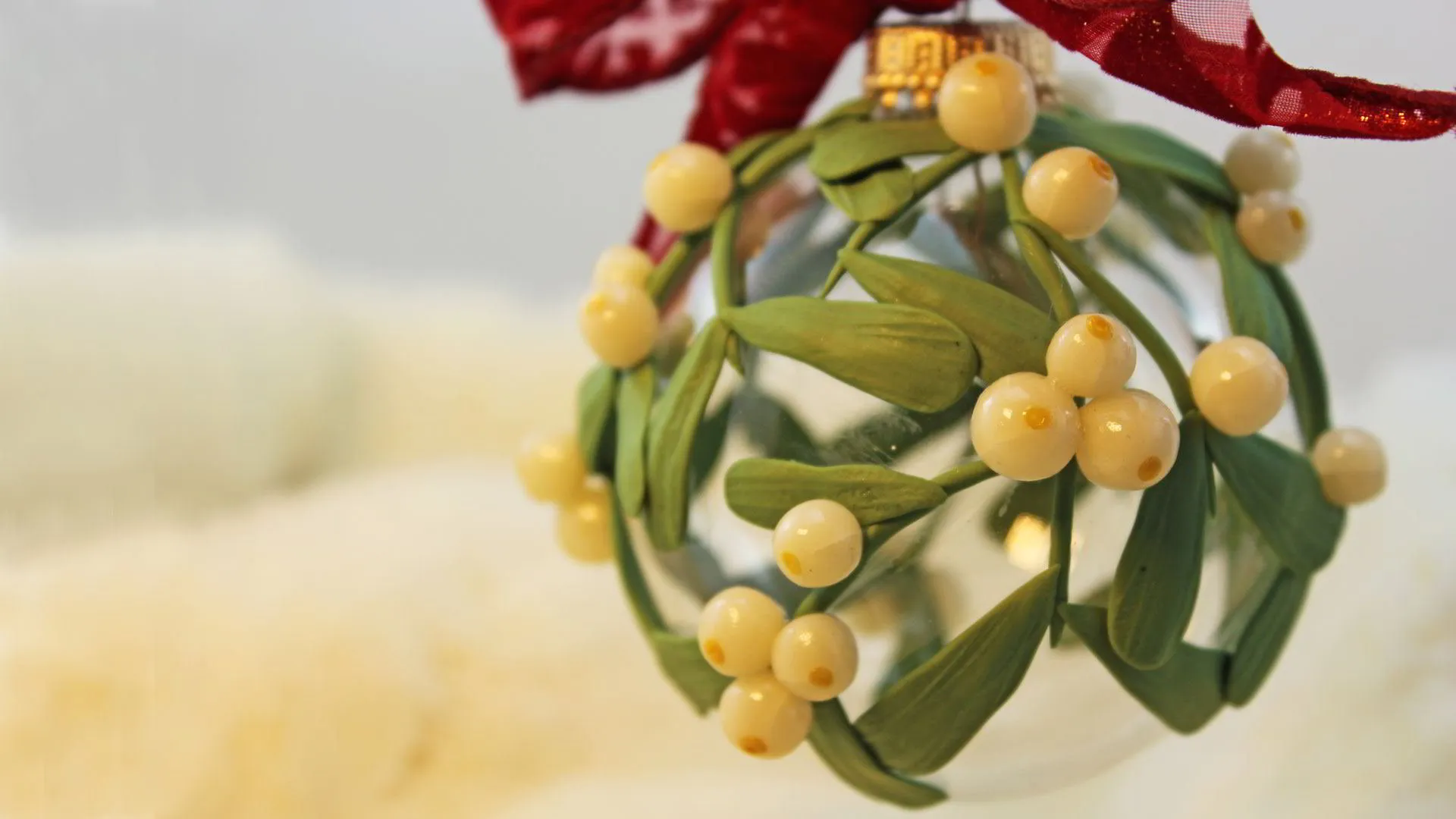 Vol-055 Mistletoe Berry Cane & Leaf Ornament Christmas Glass Ball or Jewelry