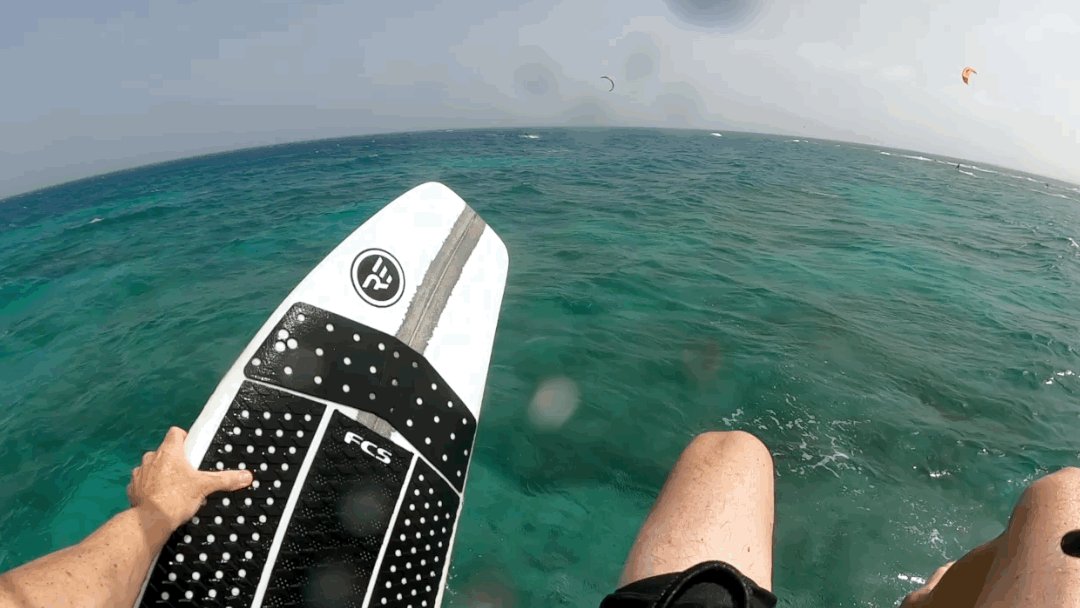Strapless kitesurfing Video tutorial: How to Finger Flip