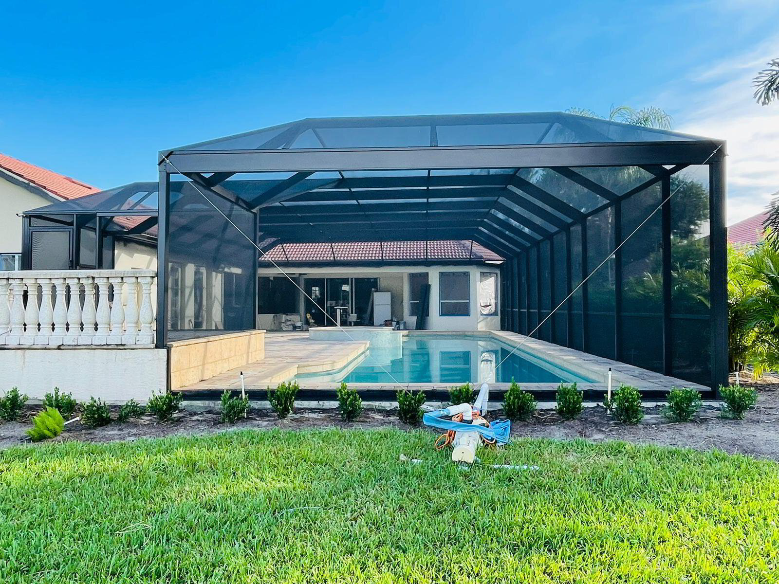 what-colors-should-i-use-for-my-pool-cage-enclosure-in-florida