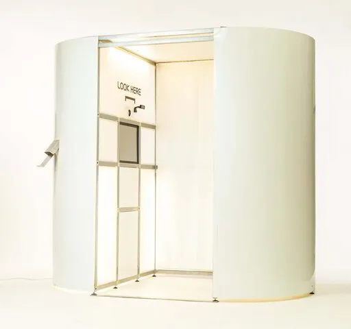 enclosed photo booth hire