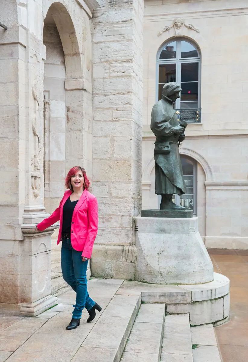 Anna Bayle Formation à Dijon cour du musée des Beaux-Arts