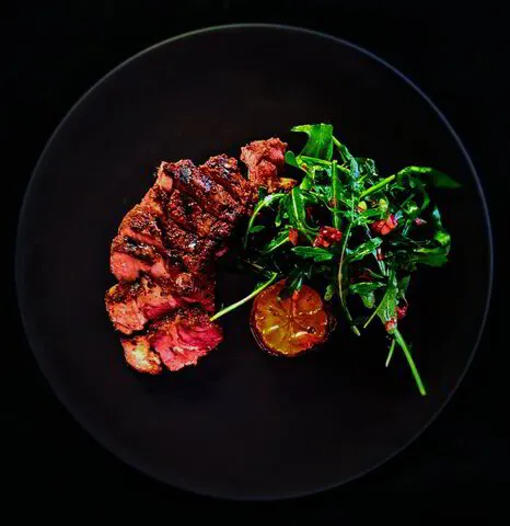 Bistecca Clean succulent ribeye steak dry-rubbed in porcini mushroom powder, garlic powder and chili flakes to give it a savoury flavour that you will not be able to resist. Served with wild arugula, red onion and balsamic salad as a side dish, your taste buds will thank you for this one
