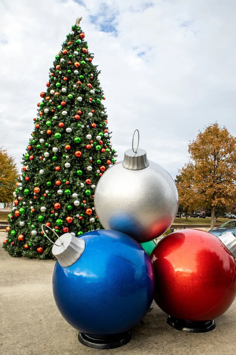 Jubilee Decor Giant Fiberglass Christmas Decorations