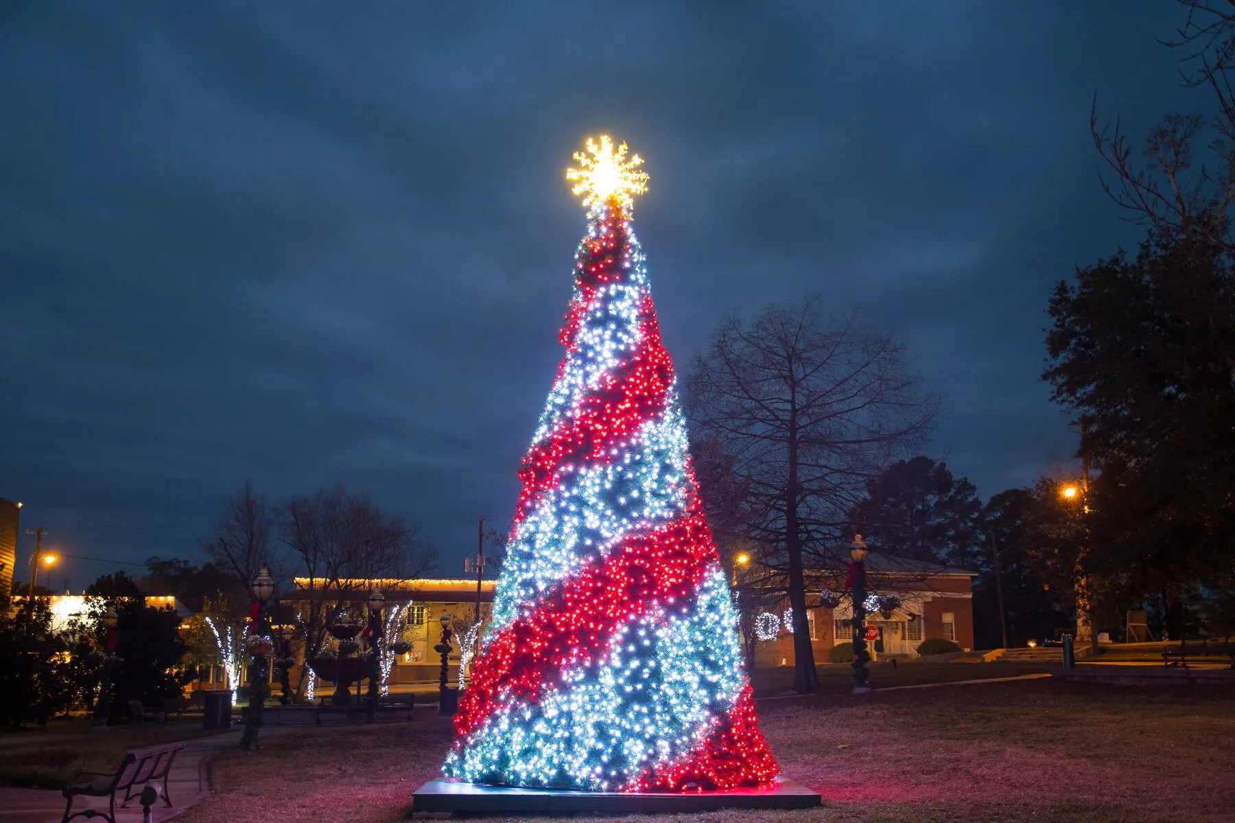 Commercial Building Holiday Decorations: Design Custom Holiday Decor!