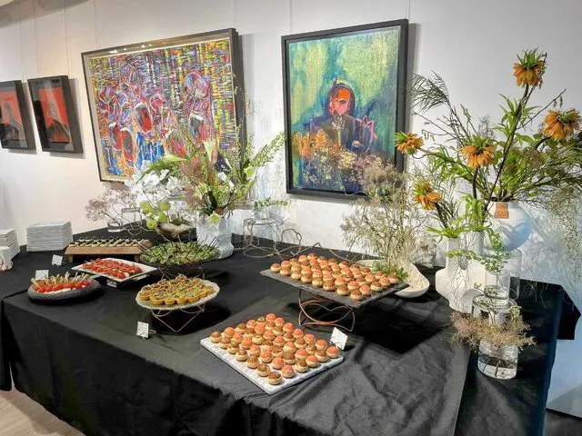 Art Gallery Canape Table