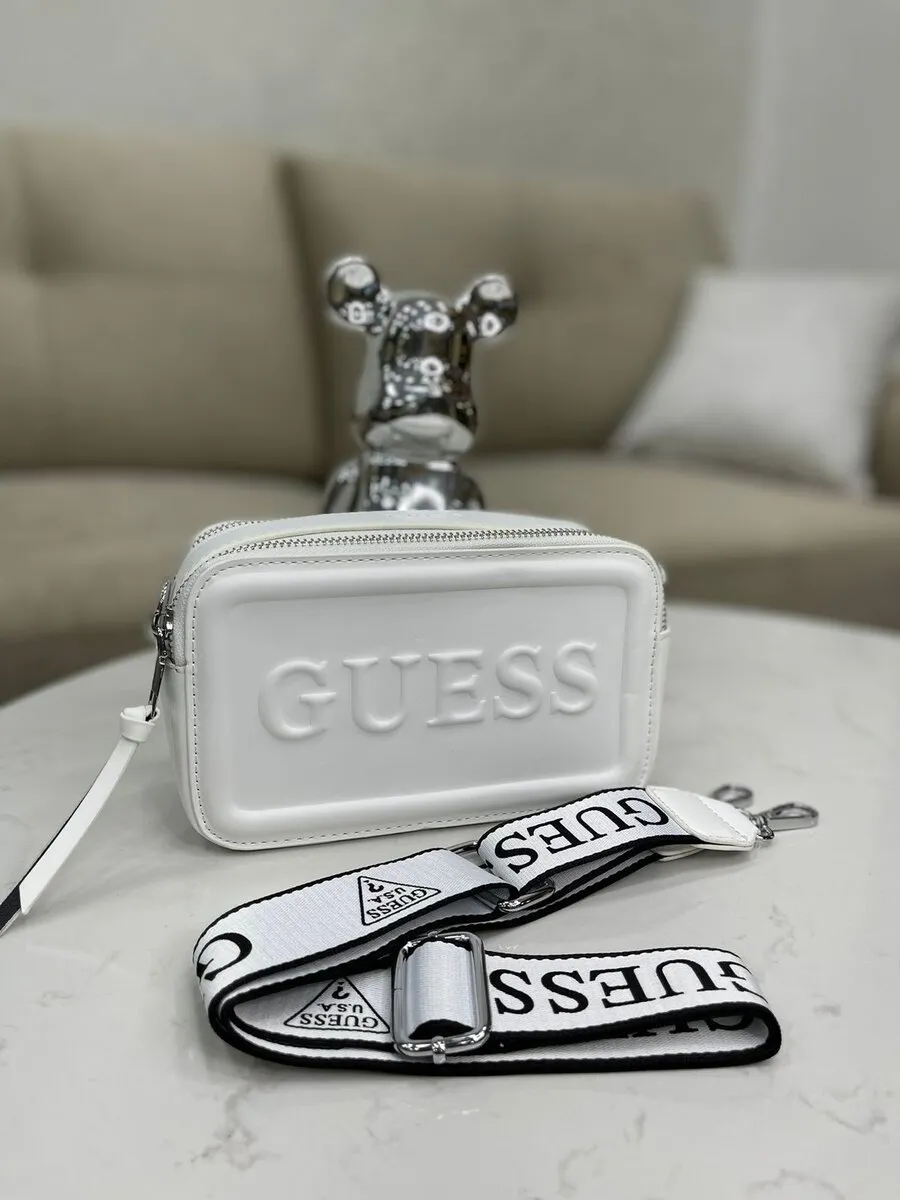 Bolso pequeño Guess