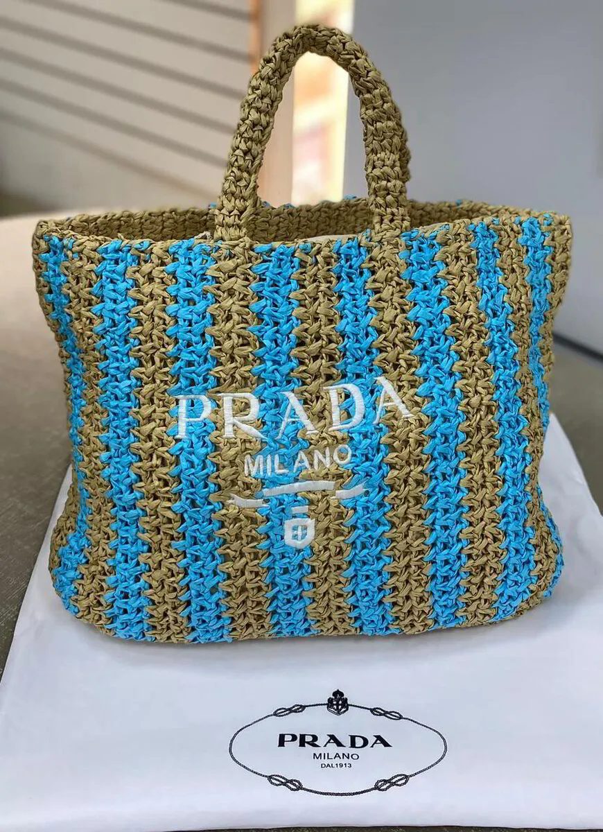 Bolso Prada tejido azul