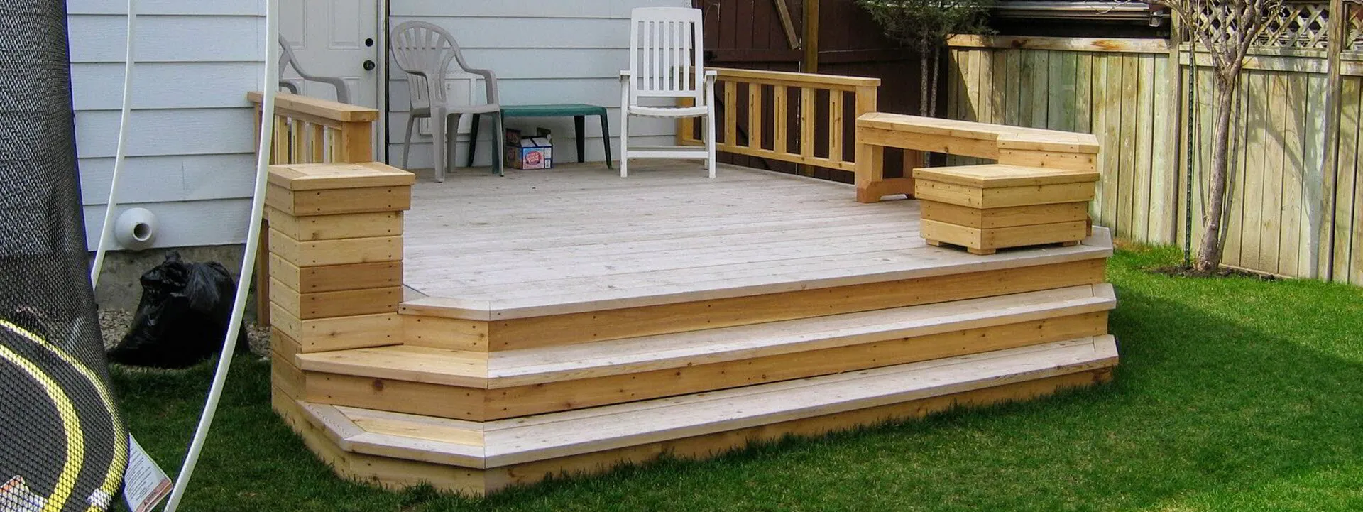 Transforming Your Outdoor Living with a Western Red Cedar Deck in Calgary