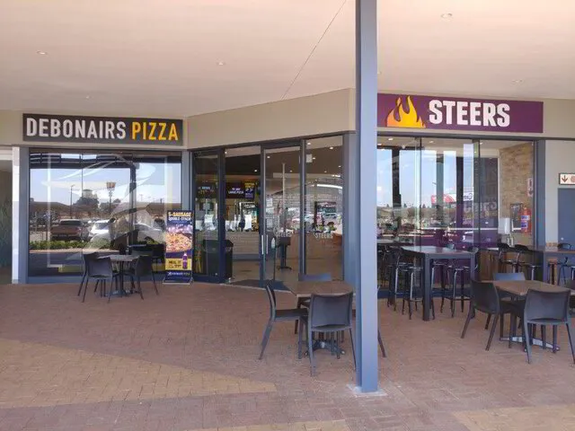 Debonairs