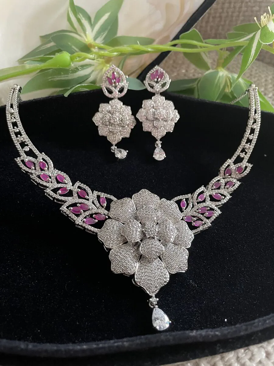 Floral 3D look Diamond Necklace