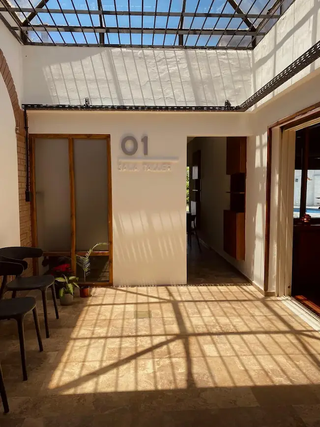 Cartel Especialidades Clínicas